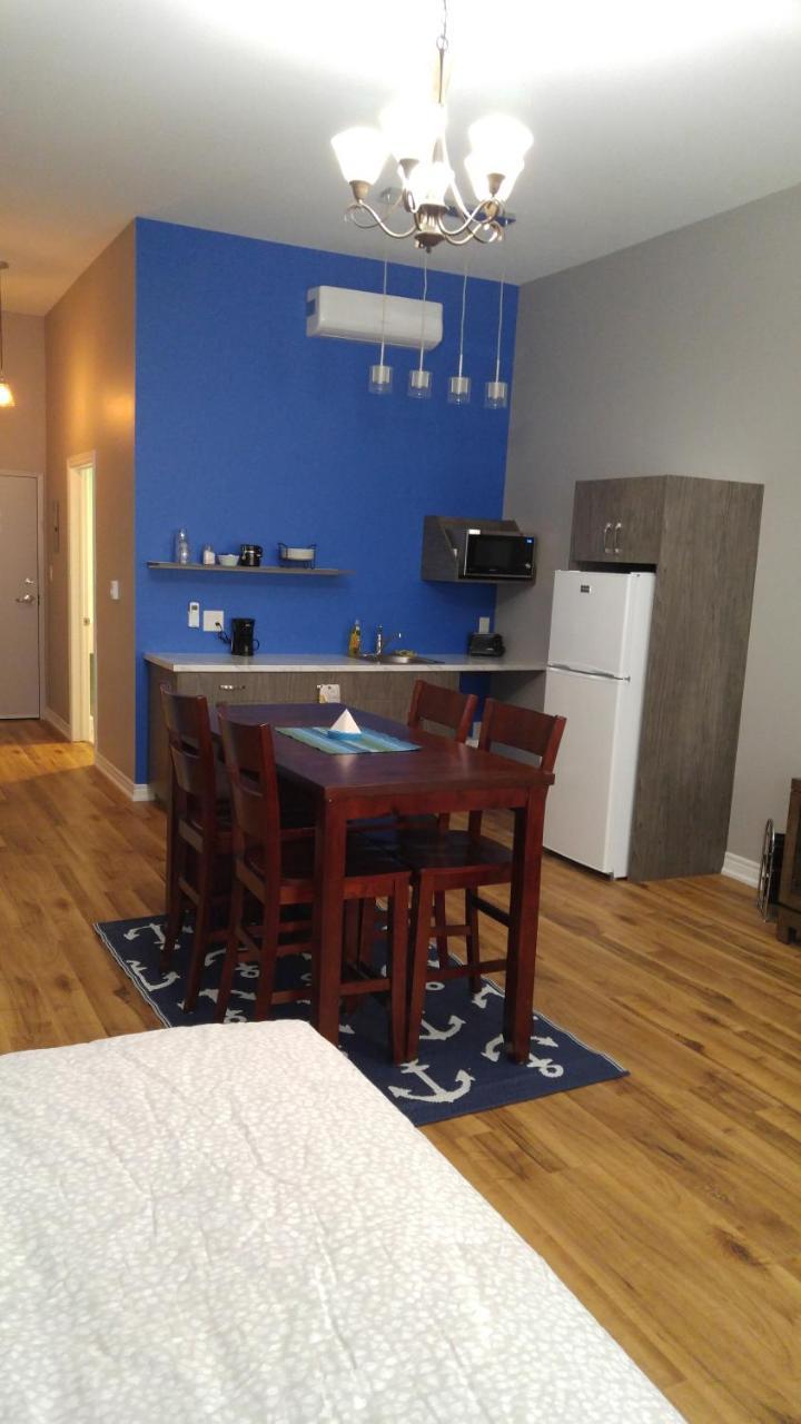 פורט קולבורן Canalside Restaurant, Inn & Kitchen Store מראה חיצוני תמונה